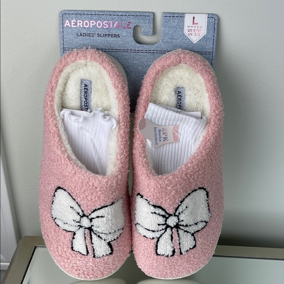 Aeropostale Pink Bow Slippers + 2 New Pairs of Socks (L 9/10) - Picture 7 of 9